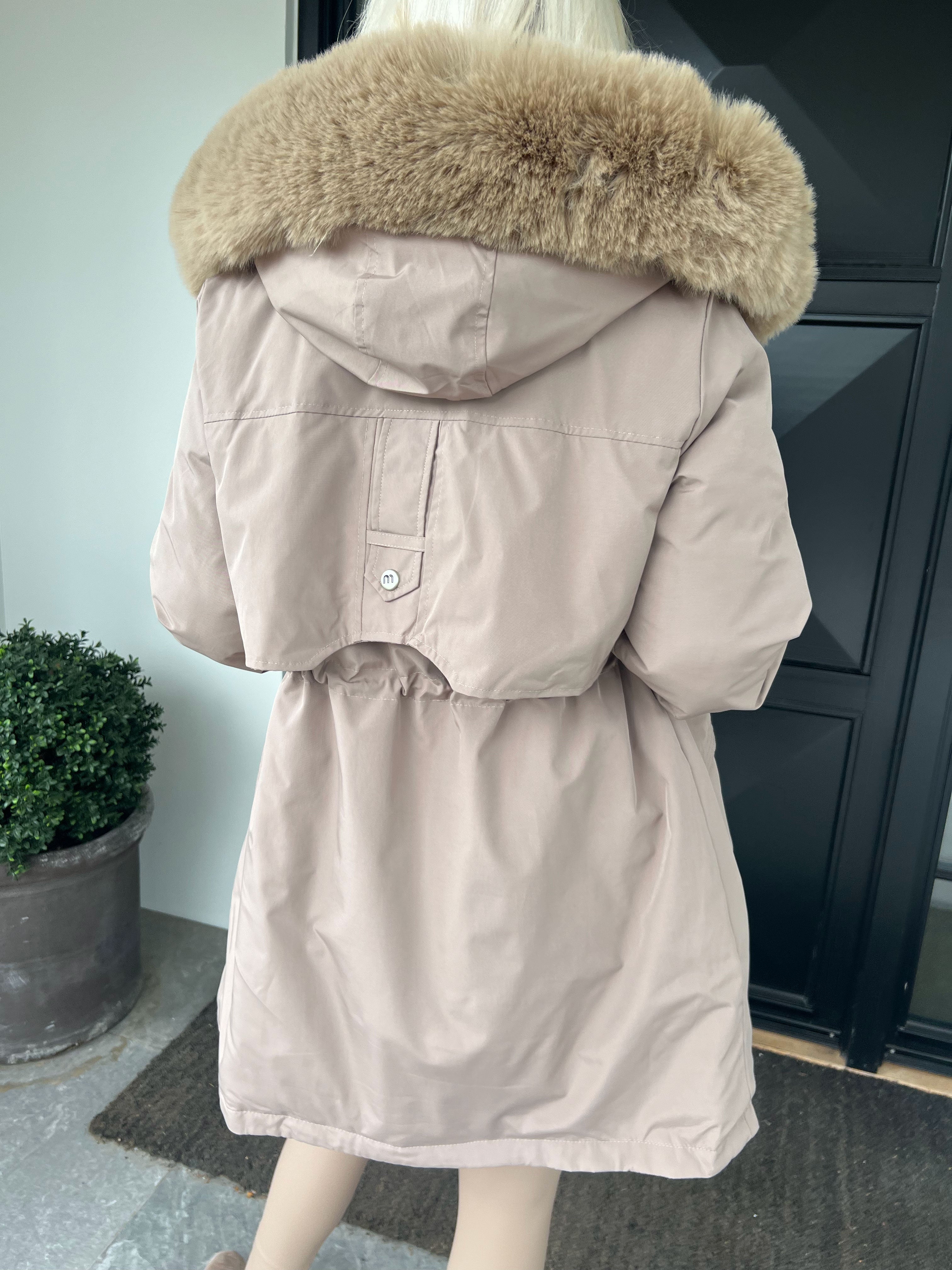 Maple - Varm dynejakke med faux fur hætte